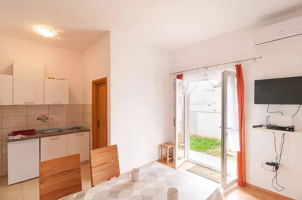 Apartment Cugura Trogir 0*,